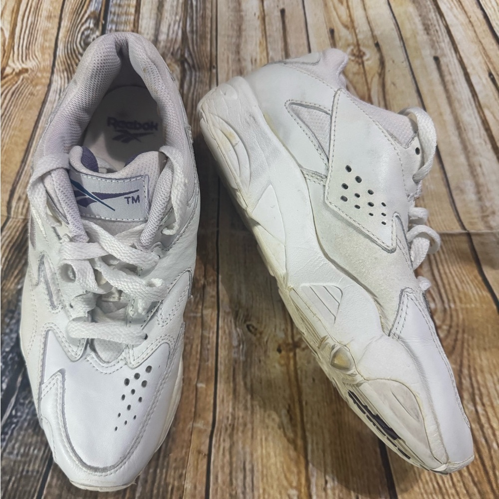 Reebok White Leather With Lavender Logo Walking Comfort Shoes Womens Size 6.5